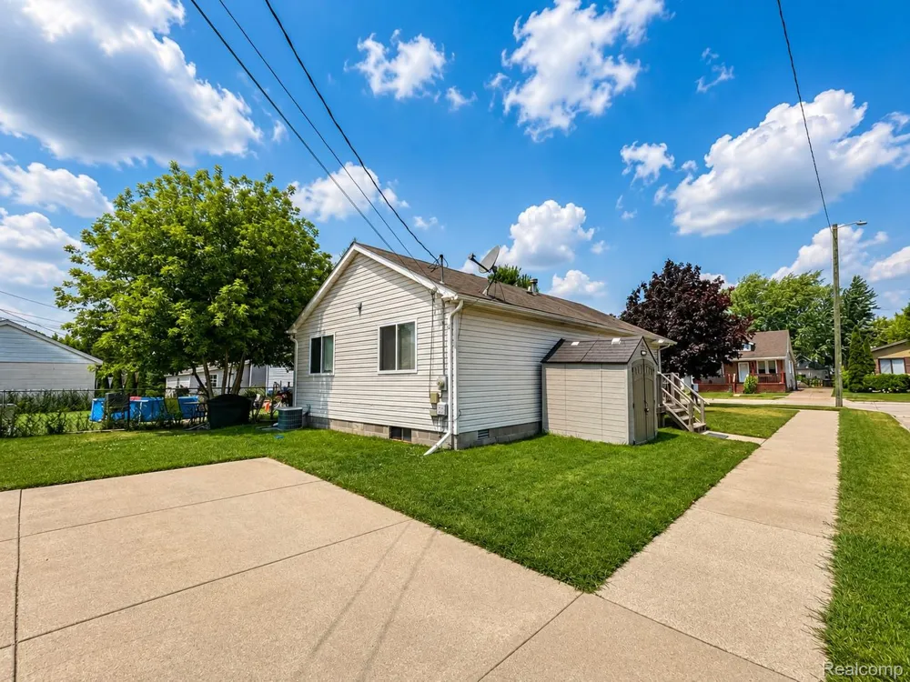 17640 Roseville Boulevard Roseville City, MI 48066