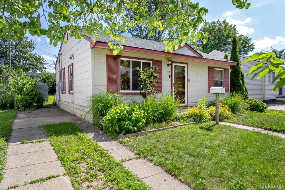 313 W Rowland Avenue Madison Heights City, MI 48071