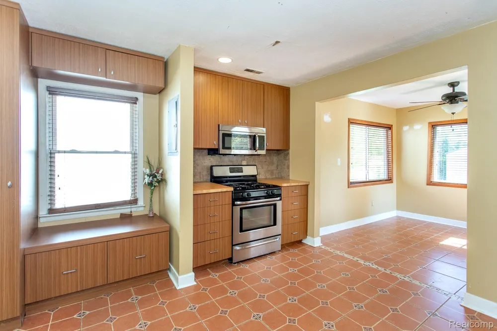 313 W Rowland Avenue Madison Heights City, MI 48071