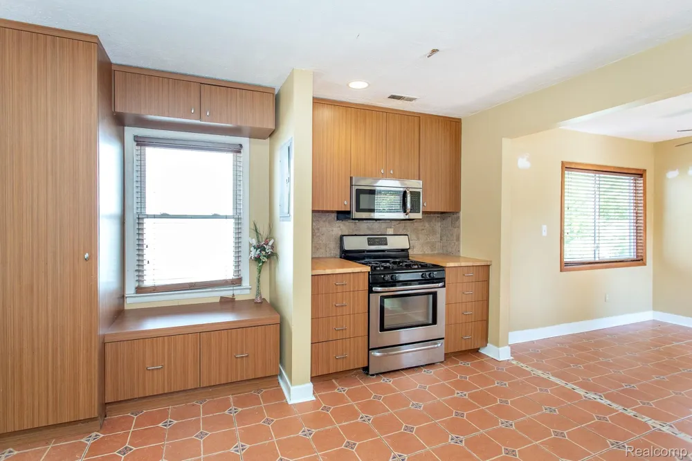 313 W Rowland Avenue Madison Heights City, MI 48071