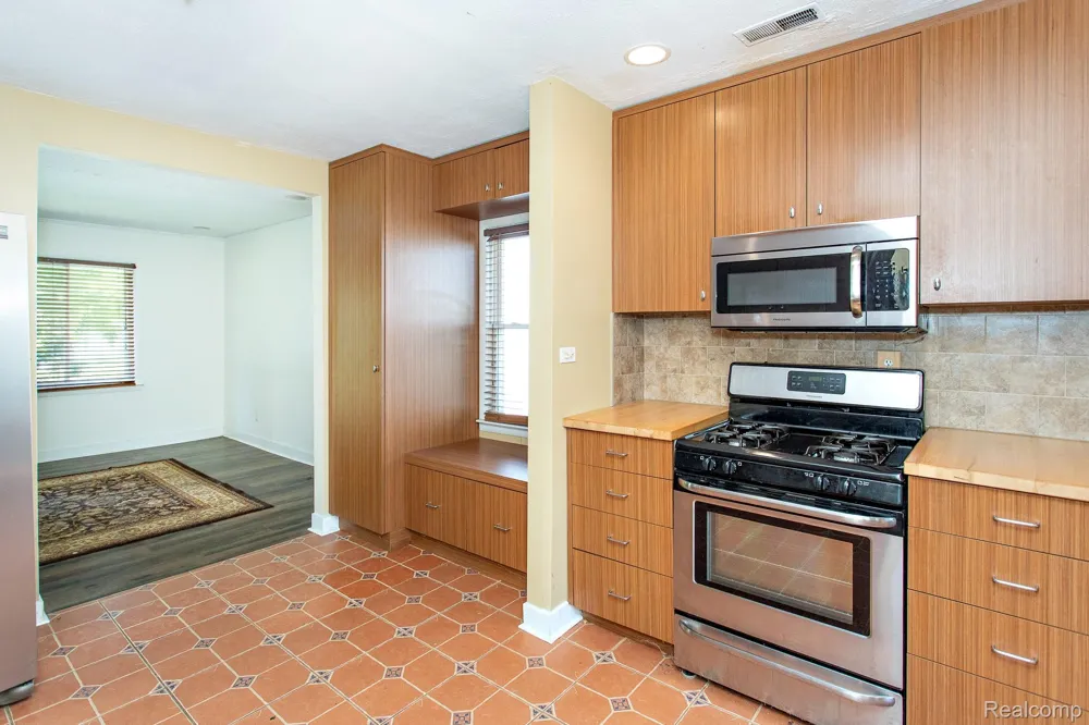 313 W Rowland Avenue Madison Heights City, MI 48071
