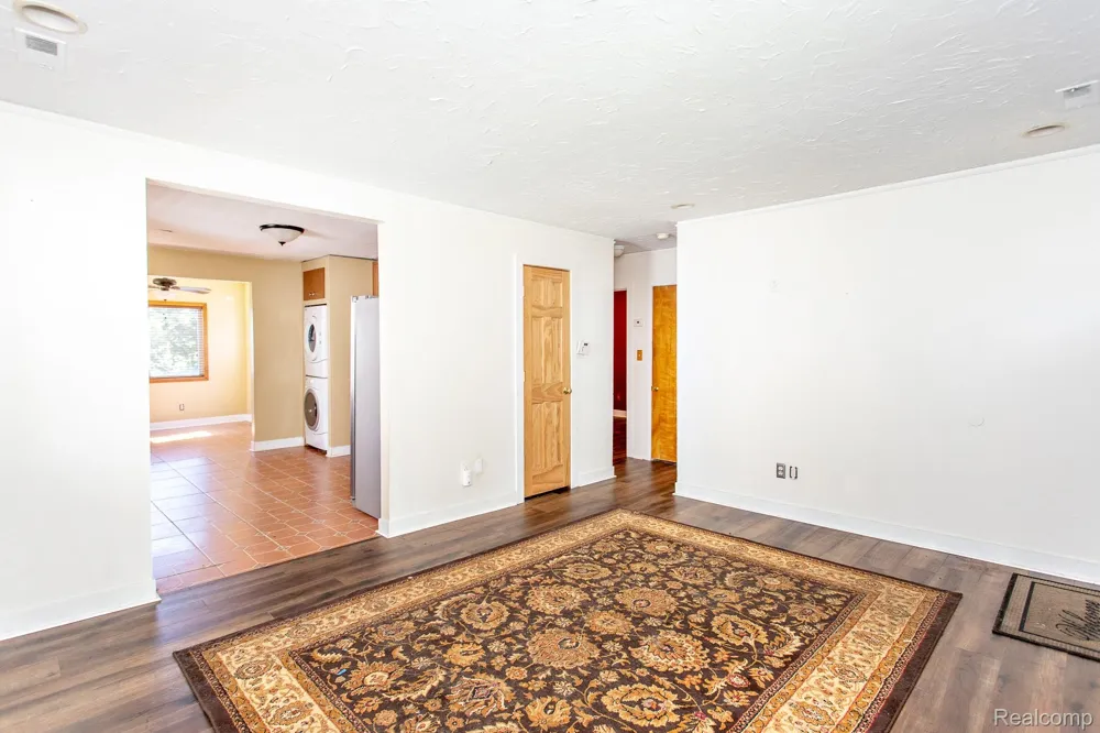 313 W Rowland Avenue Madison Heights City, MI 48071