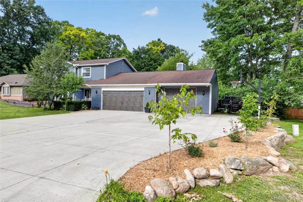 5890 Chickadee Lane Independence Charter Township, MI 48346