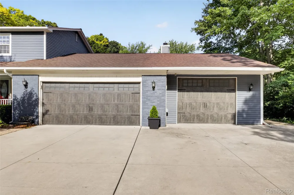5890 Chickadee Lane Independence Charter Township, MI 48346