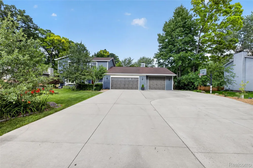 5890 Chickadee Lane Independence Charter Township, MI 48346