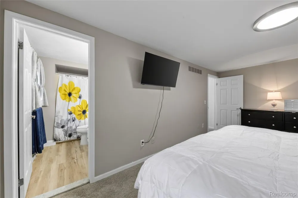 5890 Chickadee Lane Independence Charter Township, MI 48346