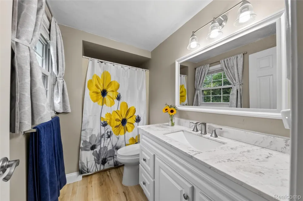 5890 Chickadee Lane Independence Charter Township, MI 48346