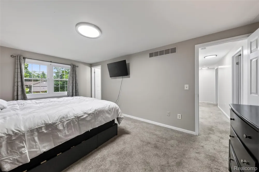 5890 Chickadee Lane Independence Charter Township, MI 48346