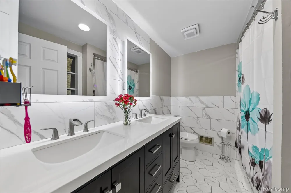 5890 Chickadee Lane Independence Charter Township, MI 48346