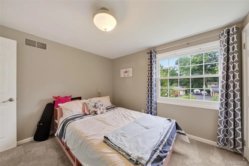 5890 Chickadee Lane Independence Charter Township, MI 48346