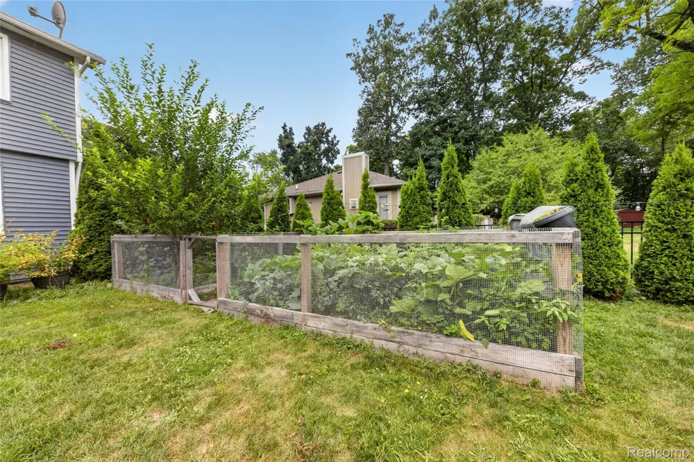 5890 Chickadee Lane Independence Charter Township, MI 48346