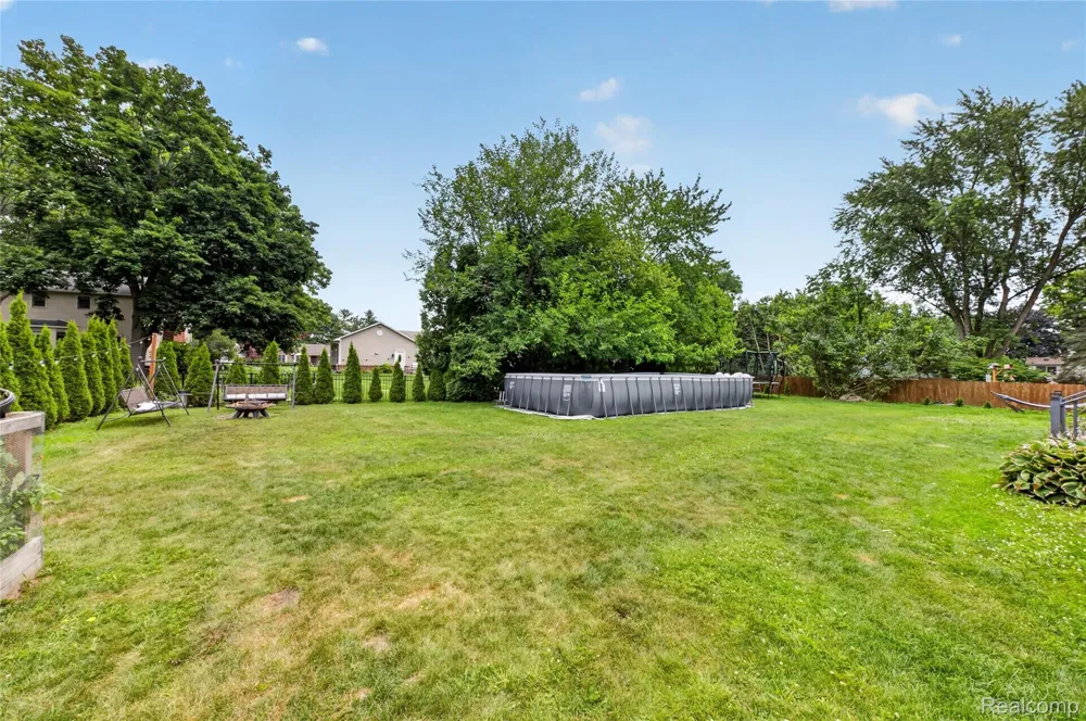 5890 Chickadee Lane Independence Charter Township, MI 48346