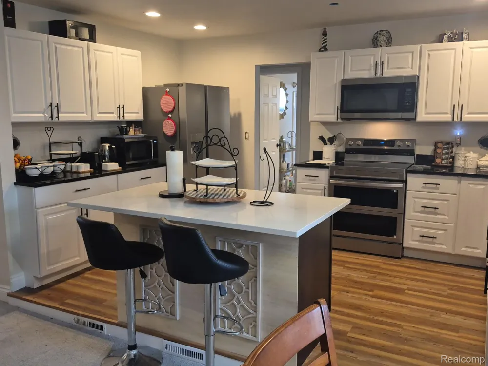693 Hamlet Road Auburn Hills City, MI 48326