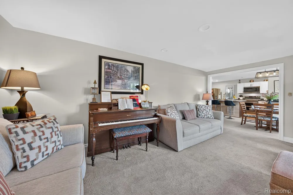693 Hamlet Road Auburn Hills City, MI 48326