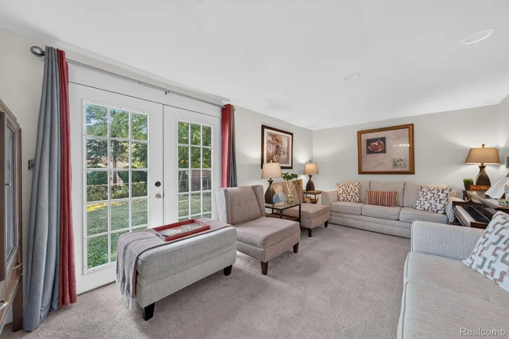 693 Hamlet Road Auburn Hills City, MI 48326