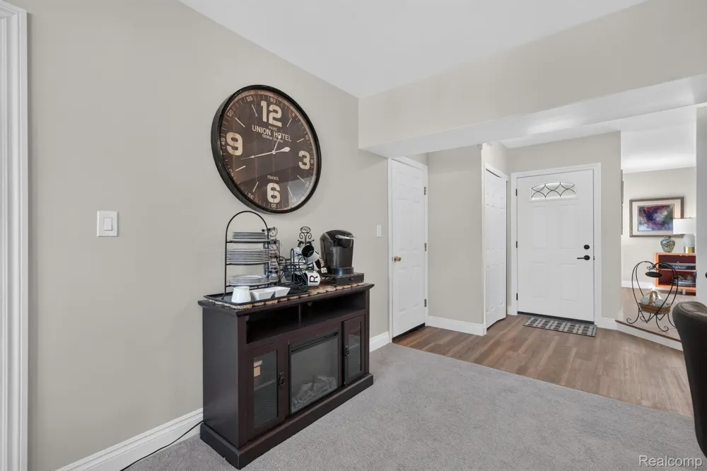 693 Hamlet Road Auburn Hills City, MI 48326