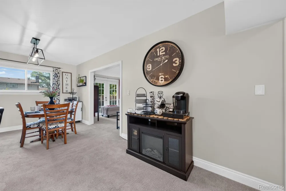 693 Hamlet Road Auburn Hills City, MI 48326