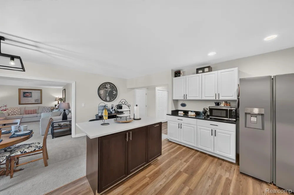 693 Hamlet Road Auburn Hills City, MI 48326