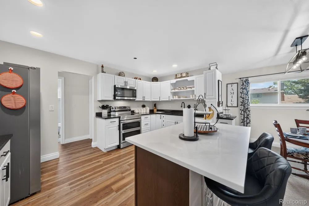 693 Hamlet Road Auburn Hills City, MI 48326
