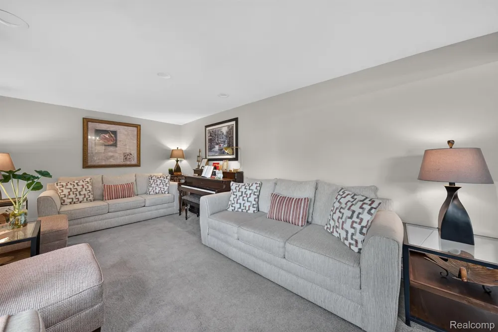 693 Hamlet Road Auburn Hills City, MI 48326
