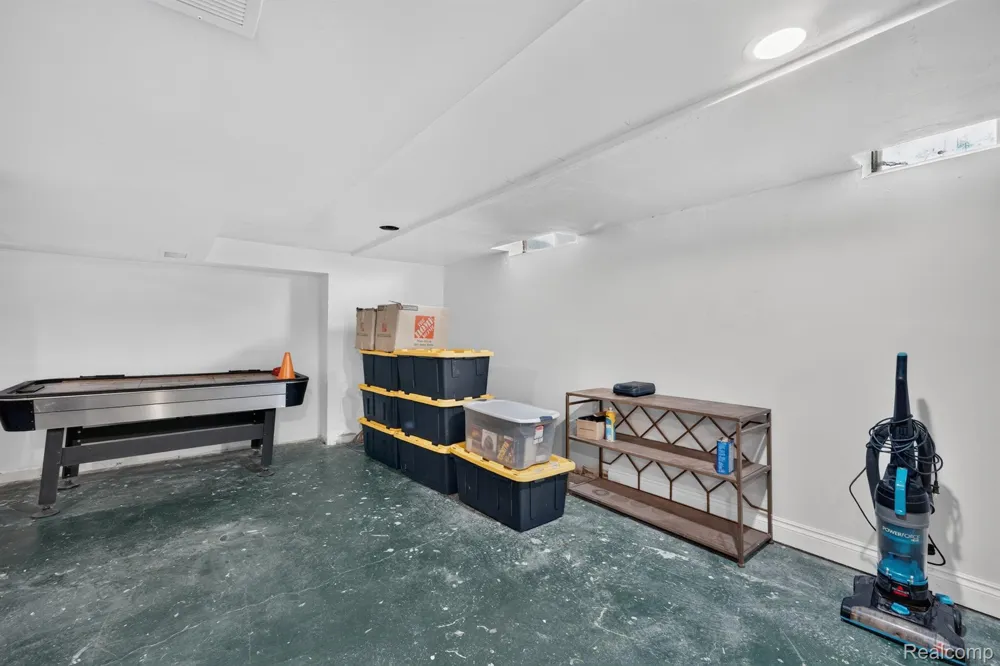 693 Hamlet Road Auburn Hills City, MI 48326