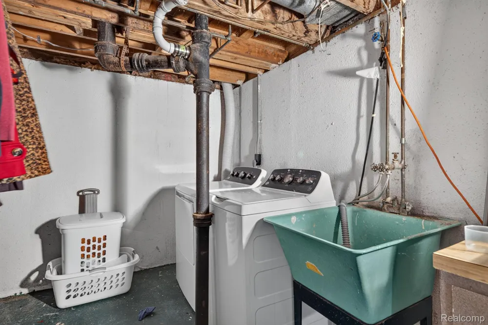 693 Hamlet Road Auburn Hills City, MI 48326