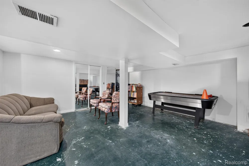 693 Hamlet Road Auburn Hills City, MI 48326