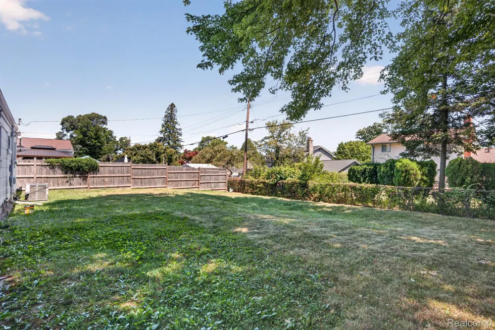 693 Hamlet Road Auburn Hills City, MI 48326