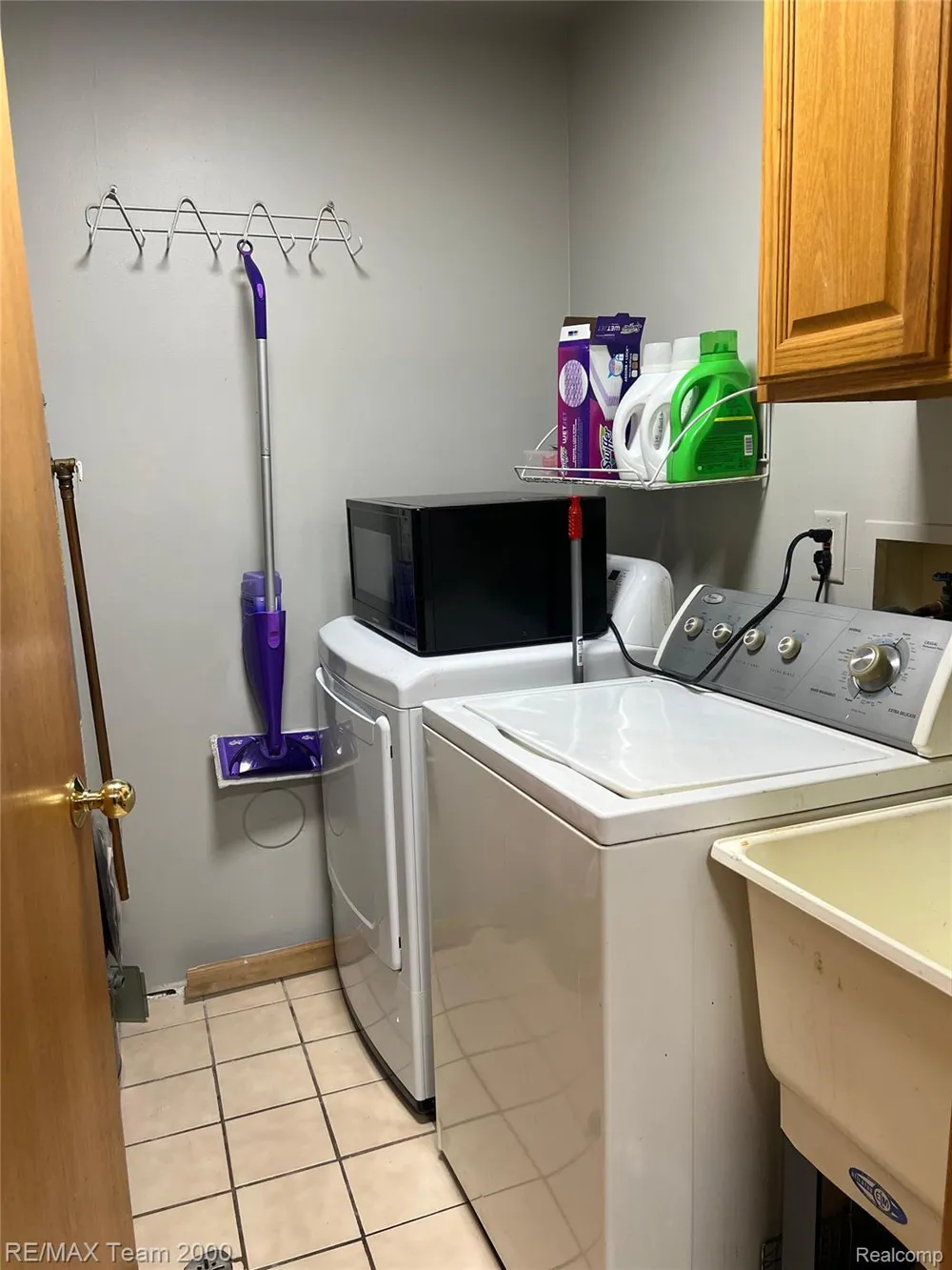 8049 Fenton Street Dearborn Heights City, MI 48127