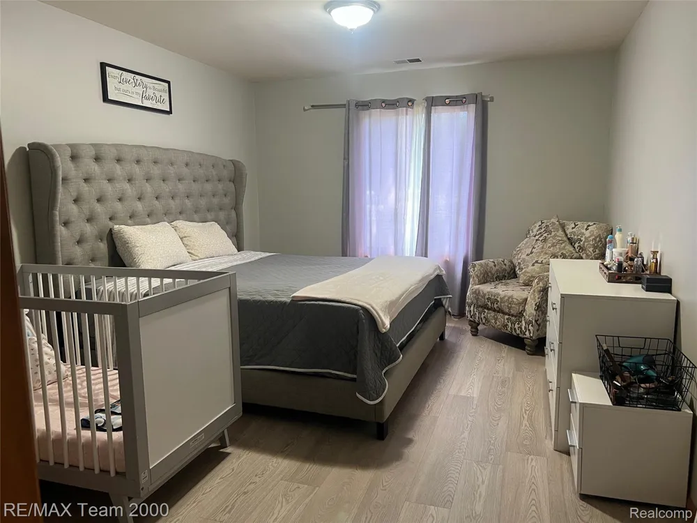 8049 Fenton Street Dearborn Heights City, MI 48127
