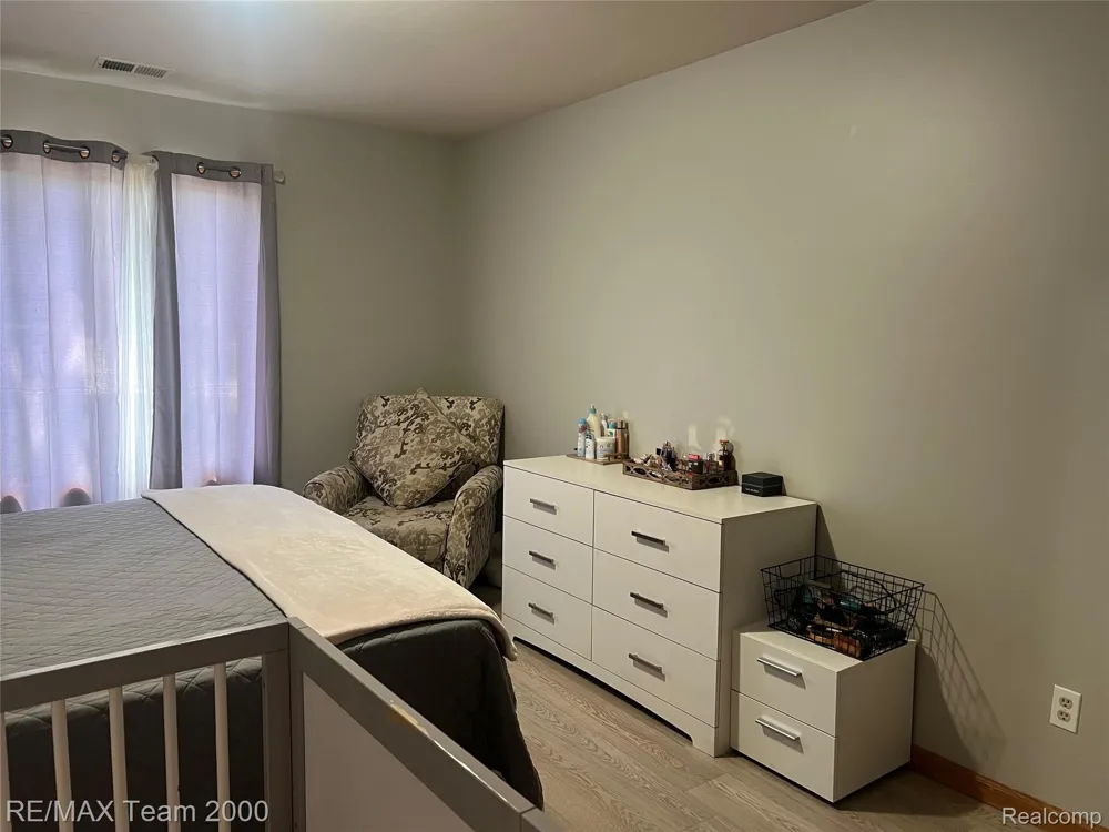 8049 Fenton Street Dearborn Heights City, MI 48127