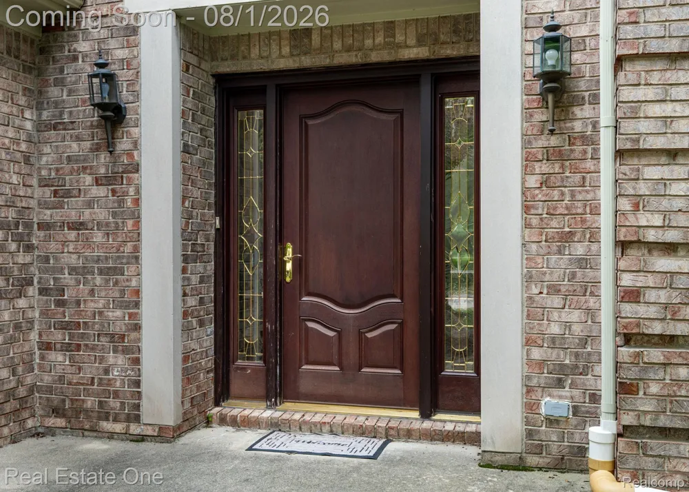 2038 Haverford Drive Troy City, MI 48098