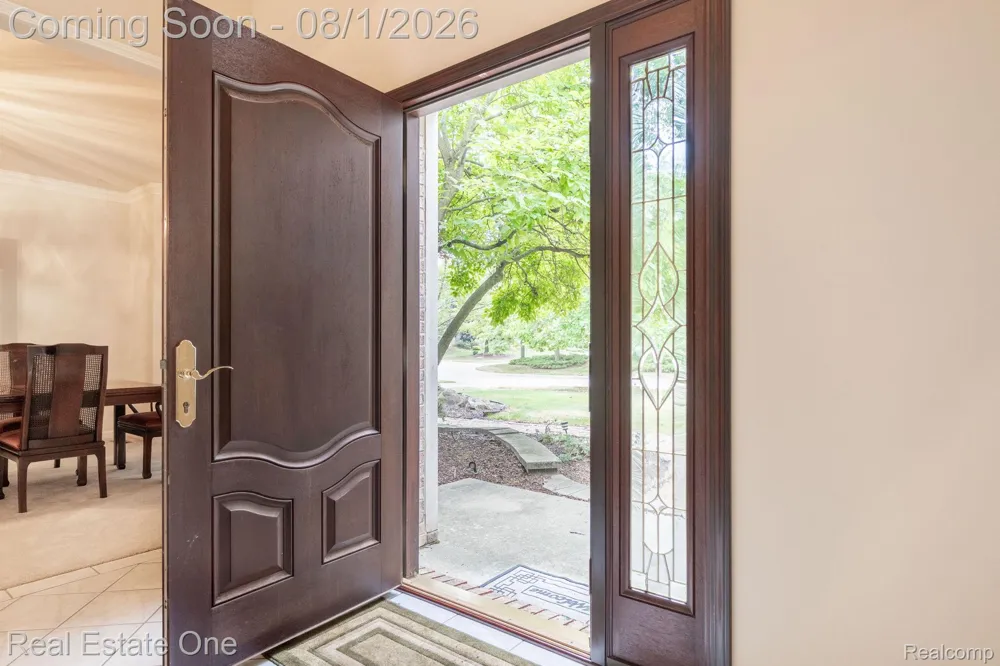 2038 Haverford Drive Troy City, MI 48098