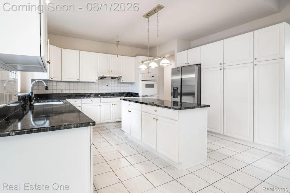 2038 Haverford Drive Troy City, MI 48098