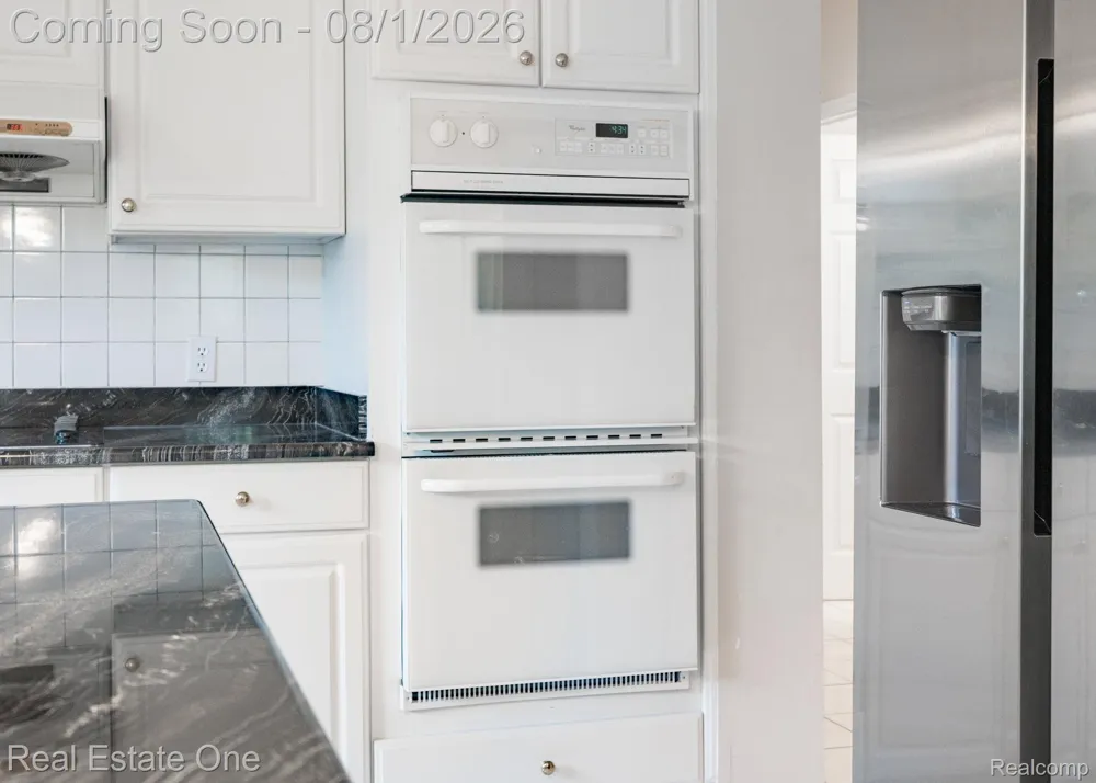 2038 Haverford Drive Troy City, MI 48098