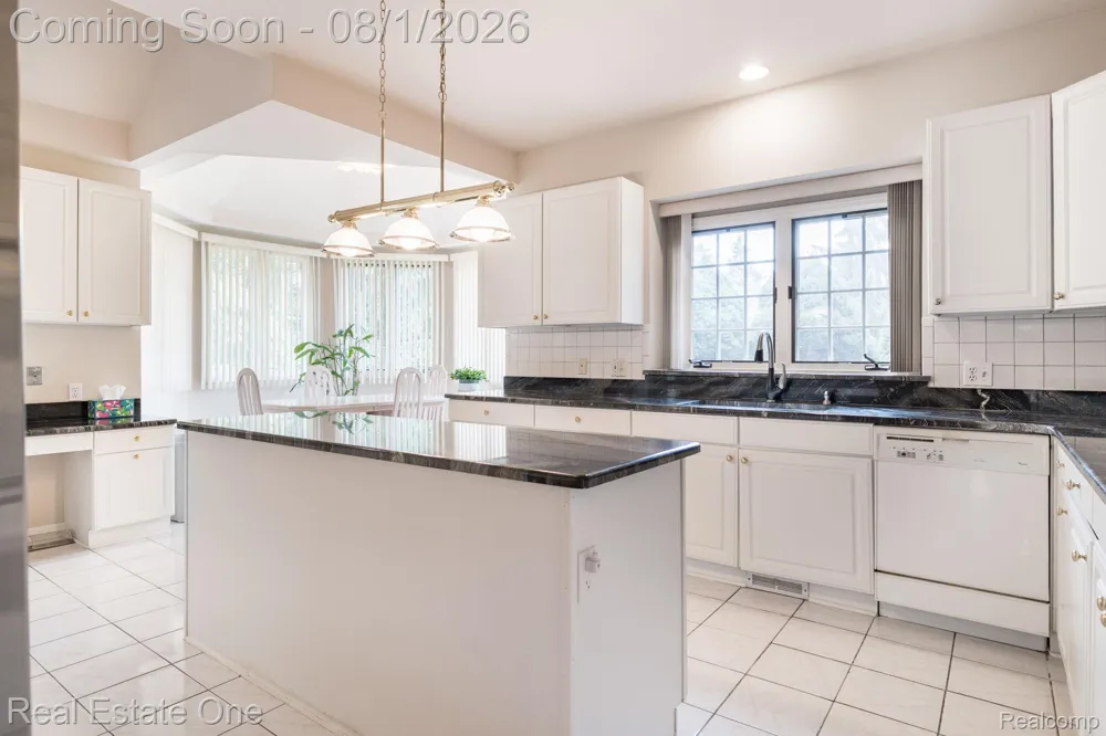 2038 Haverford Drive Troy City, MI 48098
