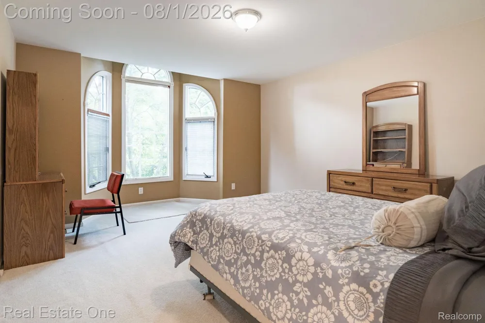 2038 Haverford Drive Troy City, MI 48098