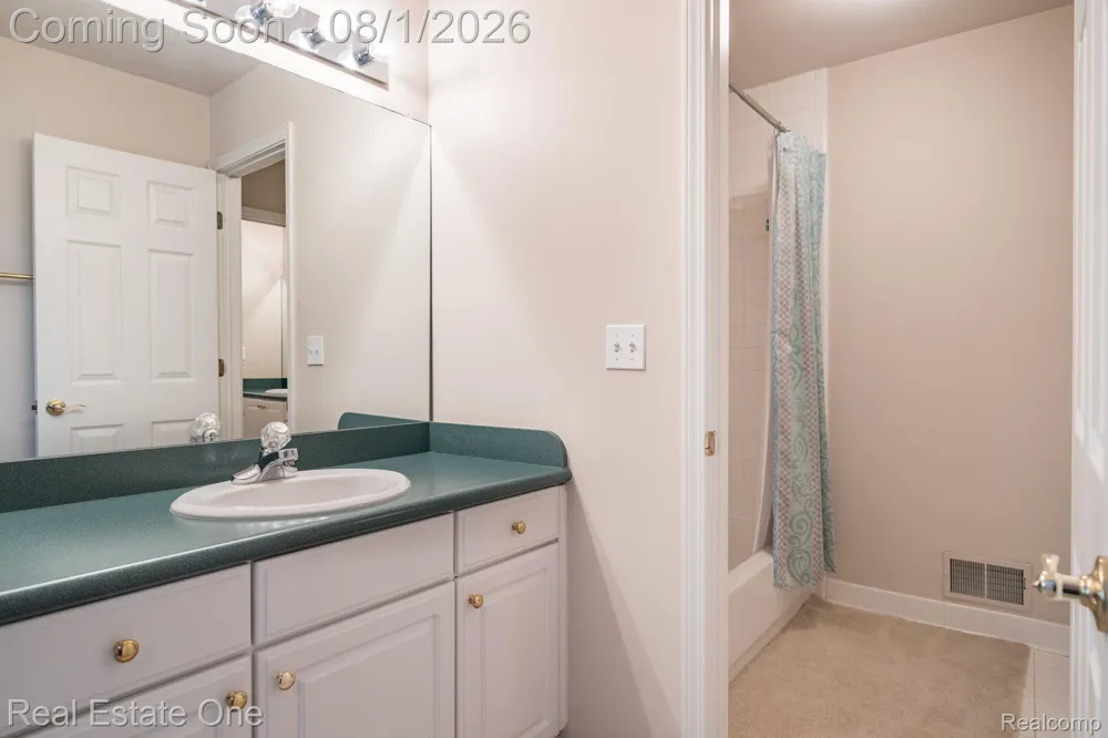 2038 Haverford Drive Troy City, MI 48098
