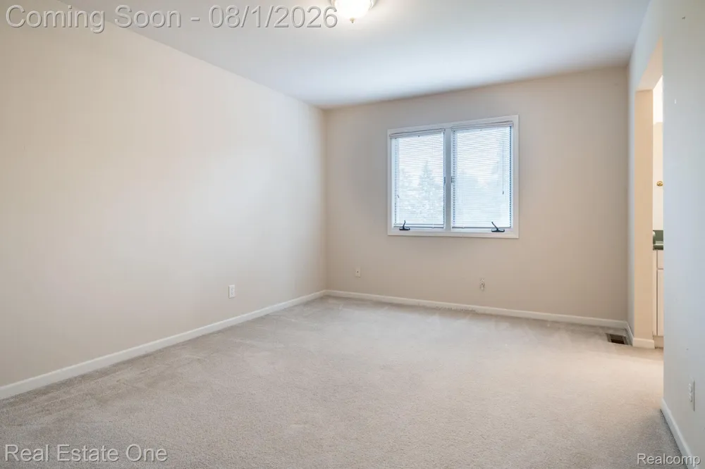 2038 Haverford Drive Troy City, MI 48098