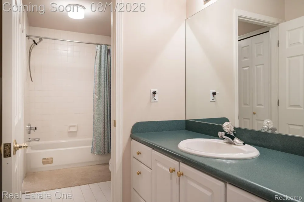 2038 Haverford Drive Troy City, MI 48098