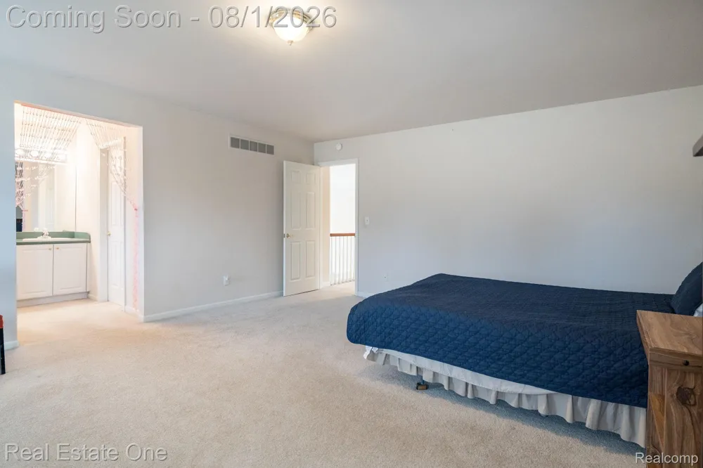 2038 Haverford Drive Troy City, MI 48098