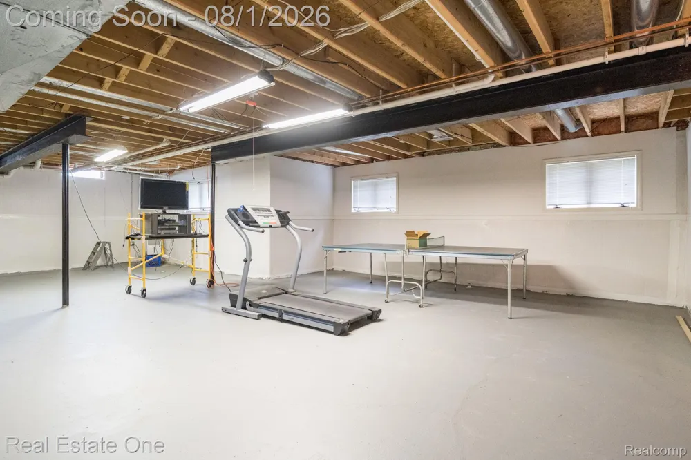 2038 Haverford Drive Troy City, MI 48098