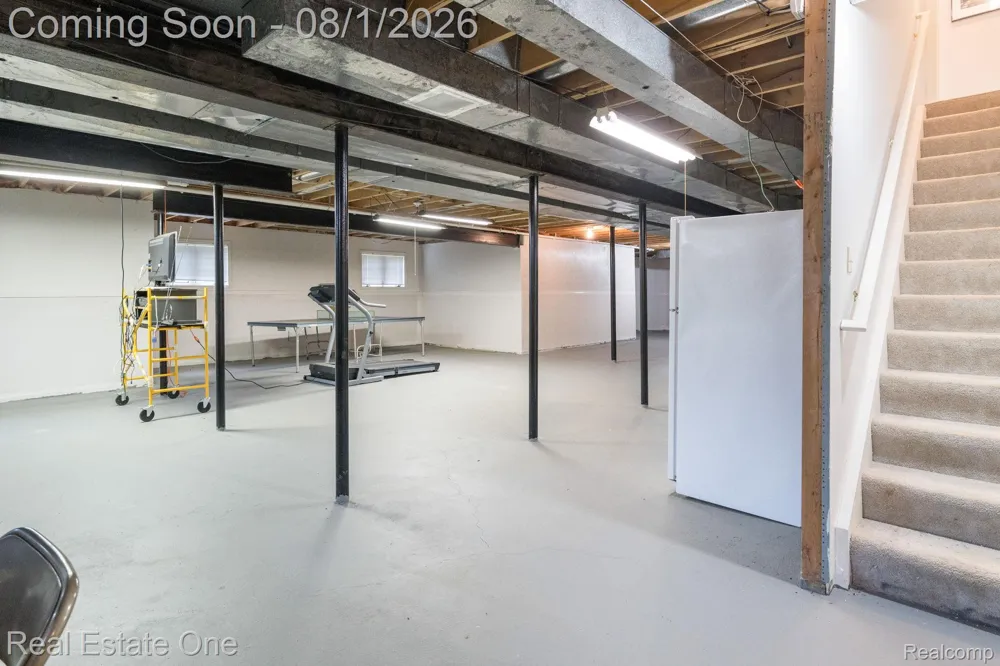 2038 Haverford Drive Troy City, MI 48098