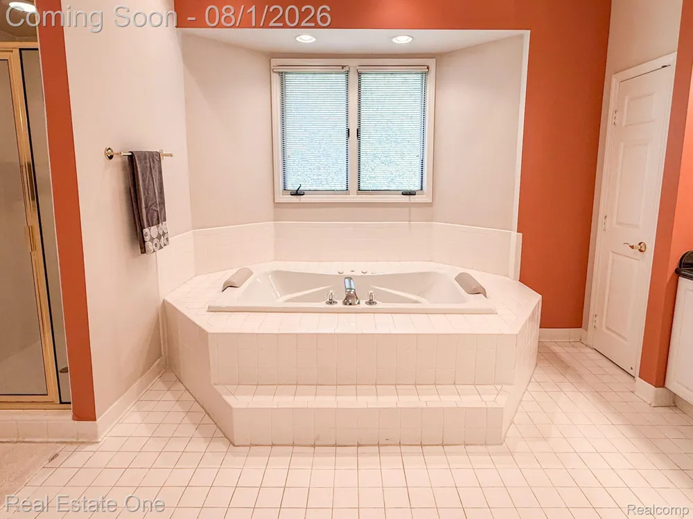 2038 Haverford Drive Troy City, MI 48098