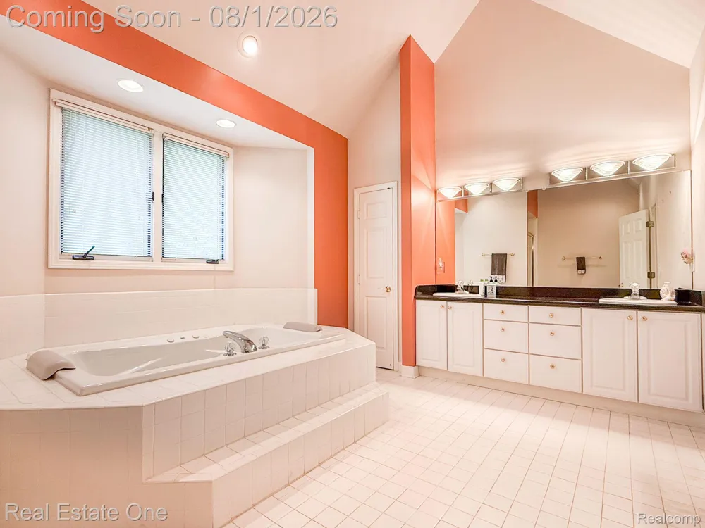 2038 Haverford Drive Troy City, MI 48098
