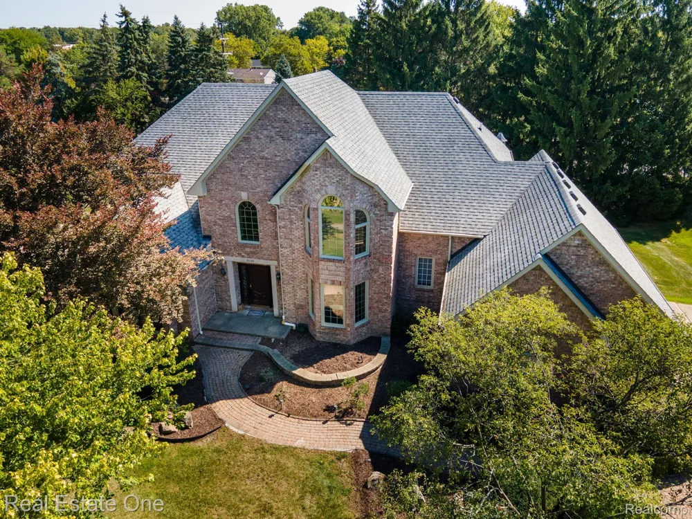 2038 Haverford Drive Troy City, MI 48098