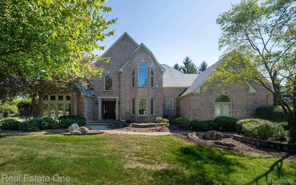 2038 Haverford Drive Troy City, MI 48098