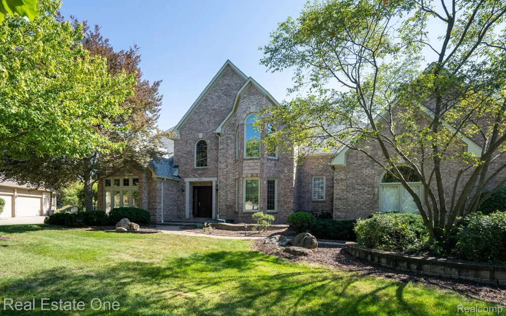 2038 Haverford Drive Troy City, MI 48098