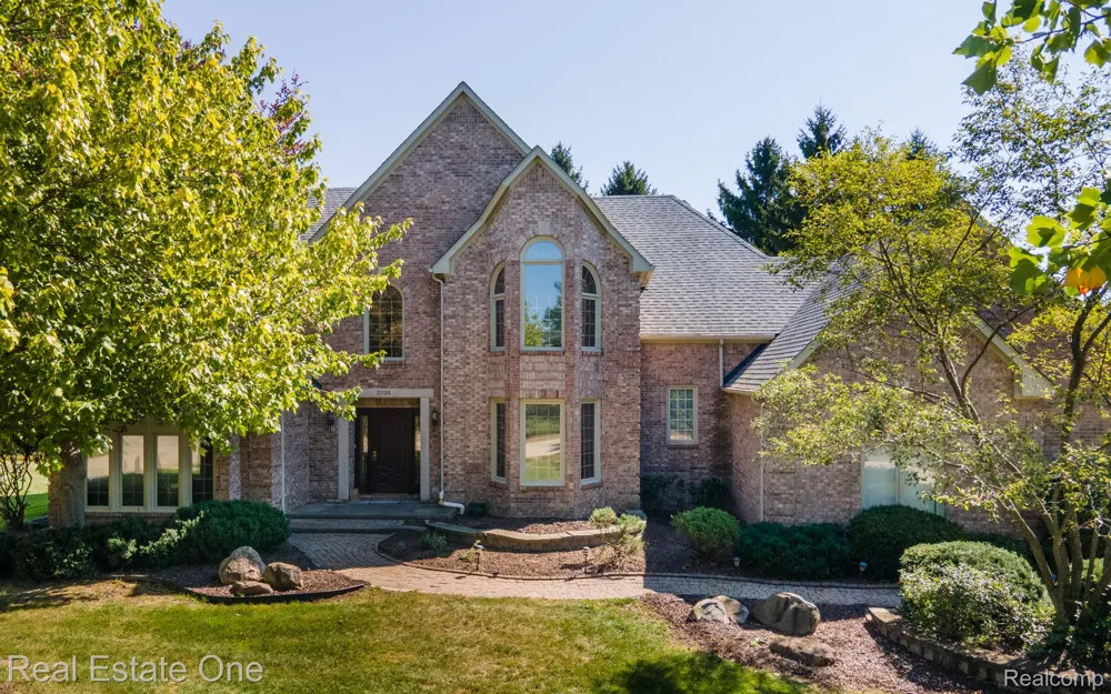 2038 Haverford Drive Troy City, MI 48098