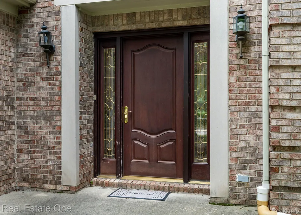 2038 Haverford Drive Troy City, MI 48098